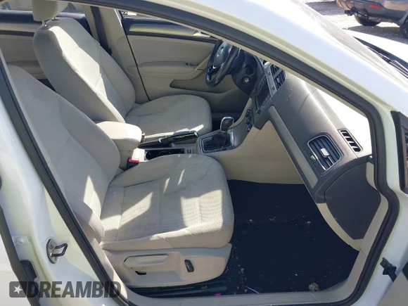 ✅ 2017 Volkswagen Golf S • VIN: 3VWC17AU1HM506561 • Lot: 41432944. Wystawiony na IAAI z przebiegiem 58 215 mil. Bezpłatny archiwum sprzedaży aukcyjnych z USA i szczegółowy raport historii pojazdu na DreamBid. Zdjęcie 5.