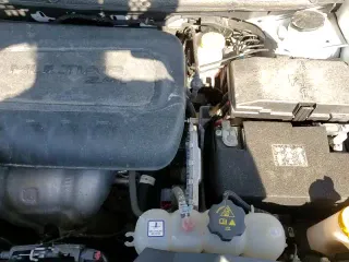 ✅ 2021 Jeep Cherokee Latitude • VIN: 1C4PJLCB9MD141013 • Lot: 81877295. Wystawiony na Copart z przebiegiem 60 523 mil. Bezpłatny archiwum sprzedaży aukcyjnych z USA i szczegółowy raport historii pojazdu na DreamBid. Zdjęcie 14.