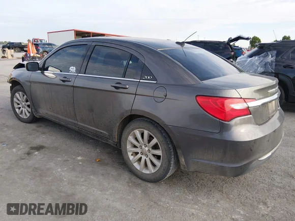 ✅ 2014 Chrysler 200 Touring • VIN: 1C3CCBBB8EN177215 • Лот: 45065772. Опубліковано раніше на IAAI з пробігом 199 432 миль. Безкоштовний доступ до архіву аукціонних продажів зі США та докладний звіт про історію автомобіля на DreamBid. Зображення 3.