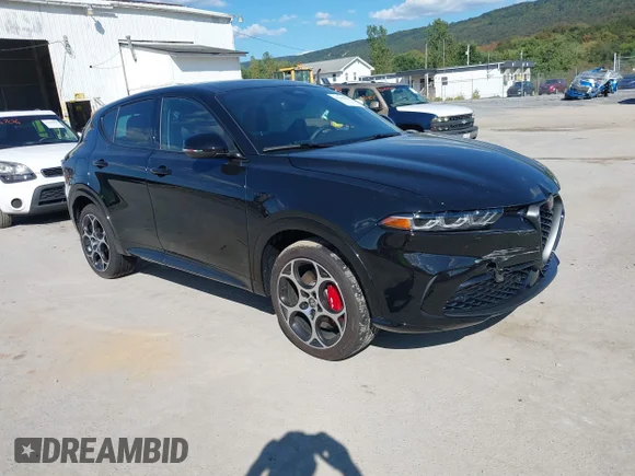✅ 2025 Alfa Romeo Tonale • VIN: ZASNATAN4S3094131 • Lot: 43196292. Listed on IAAI with 1,261 mi. Free auction sales archive from the USA and detailed vehicle history report at DreamBid. Image 1.
