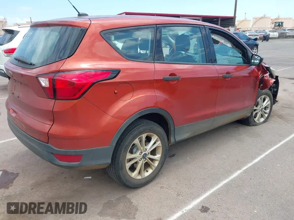 ✅ 2019 Ford Escape S • VIN: 1FMCU0F75KUA42208 • Лот: 45056198. Опубліковано раніше на IAAI з пробігом 89 066 миль. Безкоштовний доступ до архіву аукціонних продажів зі США та докладний звіт про історію автомобіля на DreamBid. Зображення 4.