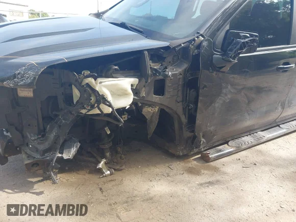 ✅ 2019 Chevrolet Silverado 1500 RST • VIN: 1GCRYEED0KZ242455 • Lot: 45192368. Wystawiony na IAAI z przebiegiem 84 016 mil. Bezpłatny archiwum sprzedaży aukcyjnych z USA i szczegółowy raport historii pojazdu na DreamBid. Zdjęcie 6.