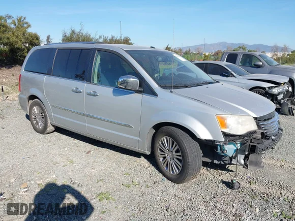 ✅ 2011 Chrysler Town & Country Limited • VIN: 2A4RR6DG8BR716624 • Лот: 44105988. Опубликован ранее на IAAI с пробегом 86 391 миль. Бесплатный доступ к архиву аукционных продаж из США и подробный отчёт об истории автомобиля на DreamBid. Изображение 1.