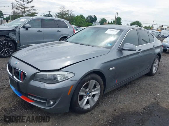 ✅ 2012 BMW 5 Series 528i • VIN: WBAXG5C54CDX03190 • Lot: 45447702. Wystawiony na IAAI z przebiegiem 147 873 mil. Bezpłatny archiwum sprzedaży aukcyjnych z USA i szczegółowy raport historii pojazdu na DreamBid. Zdjęcie 6.