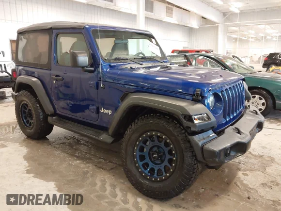 ✅ 2018 Jeep Wrangler Sport • VIN: 1C4GJXAG9JW291287 • Лот: 43951288. Опубликован ранее на IAAI с пробегом 49 097 миль. Бесплатный доступ к архиву аукционных продаж из США и подробный отчёт об истории автомобиля на DreamBid. Изображение 1.