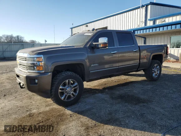 ✅ 2015 Chevrolet Silverado 2500HD High Country • VIN: 1GC1KXE82FF501435 • Лот: 91741215. Опубликован ранее на Copart с пробегом 296 636 миль. Бесплатный доступ к архиву аукционных продаж из США и подробный отчёт об истории автомобиля на DreamBid. Изображение 1.