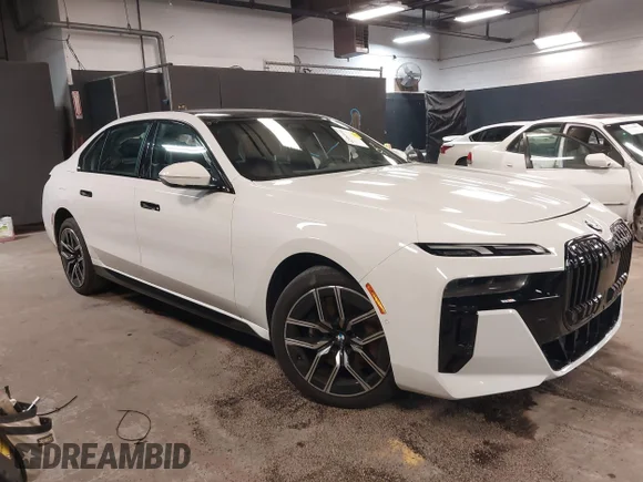 ✅ 2024 BMW 7 Series 740i xDrive • VIN: WBA33EH05RCP97943 • Лот: 42084998. Опубликован ранее на IAAI с пробегом 11 726 миль. Бесплатный доступ к архиву аукционных продаж из США и подробный отчёт об истории автомобиля на DreamBid. Изображение 1.