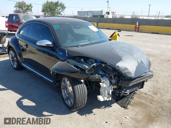 ✅ 2013 Volkswagen Beetle 2.5L • VIN: 3VWJP7AT5DM694279 • Лот: 43274205. Опубликован ранее на IAAI с пробегом 81 026 миль. Бесплатный доступ к архиву аукционных продаж из США и подробный отчёт об истории автомобиля на DreamBid. Изображение 1.
