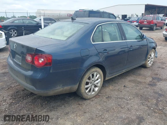✅ 2010 Volkswagen Jetta SE • VIN: 3VWRX7AJ9AM008757 • Лот: 42595417. Опубликован ранее на IAAI с пробегом 169 762 миль. Бесплатный доступ к архиву аукционных продаж из США и подробный отчёт об истории автомобиля на DreamBid. Изображение 4.