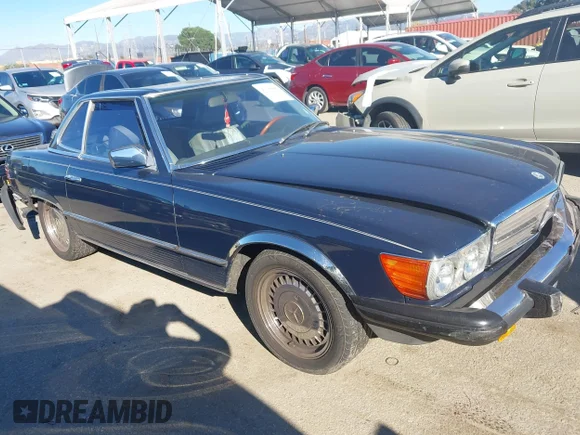 ✅ 1985 Mercedes-Benz 380 SL • VIN: WDBBA45C2FA023040 • Lot: 43785687. Wystawiony na IAAI z przebiegiem 124 164 mil. Bezpłatny archiwum sprzedaży aukcyjnych z USA i szczegółowy raport historii pojazdu na DreamBid. Zdjęcie 1.
