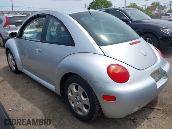 ✅ 2002 Volkswagen Beetle GLS • VIN: 3VWCB21C62M442421 • Lot: 45178591. Wystawiony na IAAI z przebiegiem 120 858 mil. Bezpłatny archiwum sprzedaży aukcyjnych z USA i szczegółowy raport historii pojazdu na DreamBid. Zdjęcie 3.