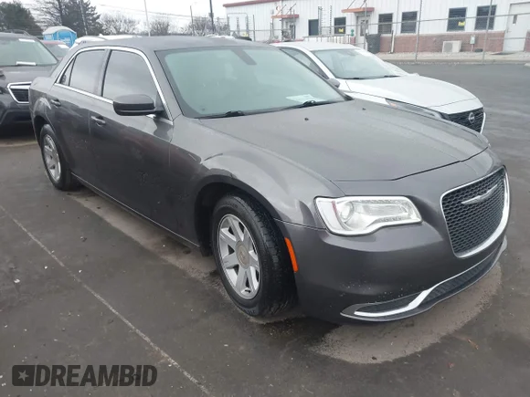 ✅ 2015 Chrysler 300 Limited • VIN: 2C3CCAAG5FH818175 • Лот: 43941620. Опубликован ранее на IAAI с пробегом 182 007 миль. Бесплатный доступ к архиву аукционных продаж из США и подробный отчёт об истории автомобиля на DreamBid. Изображение 1.