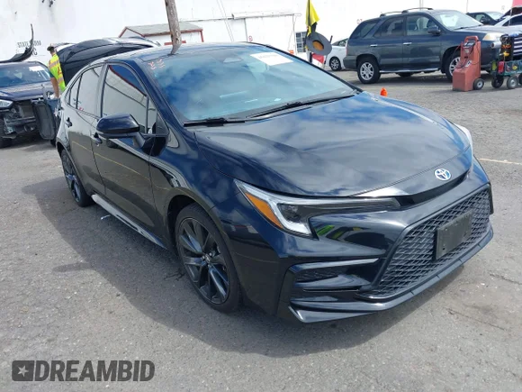 ✅ 2023 Toyota Corolla Hybrid LE • VIN: JTDBCMFE5P3017377 • Lot: 45025706. Wystawiony na IAAI z przebiegiem 100 922 mil. Bezpłatny archiwum sprzedaży aukcyjnych z USA i szczegółowy raport historii pojazdu na DreamBid. Zdjęcie 1.