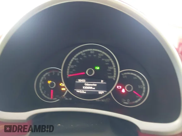 ✅ 2014 Volkswagen Beetle 2.5L • VIN: 3VWJP7AT9EM612944 • Lot: 43461278. Wystawiony na IAAI z przebiegiem 135 691 mil. Bezpłatny archiwum sprzedaży aukcyjnych z USA i szczegółowy raport historii pojazdu na DreamBid. Zdjęcie 7.