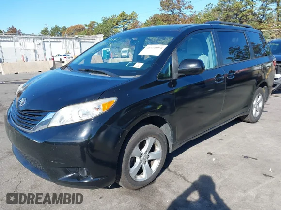 ✅ 2016 Toyota Sienna LE • VIN: 5TDKK3DCXGS761666 • Лот: 43476094. Опубликован ранее на IAAI с пробегом 209 689 миль. Бесплатный доступ к архиву аукционных продаж из США и подробный отчёт об истории автомобиля на DreamBid. Изображение 2.