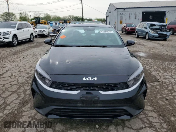 ✅ 2024 Kia Forte LXS • VIN: 3KPF24AD3RE837147 • Lot: 51025616. Wystawiony na Copart z przebiegiem 5 143 mil. Bezpłatny archiwum sprzedaży aukcyjnych z USA i szczegółowy raport historii pojazdu na DreamBid. Zdjęcie 5.