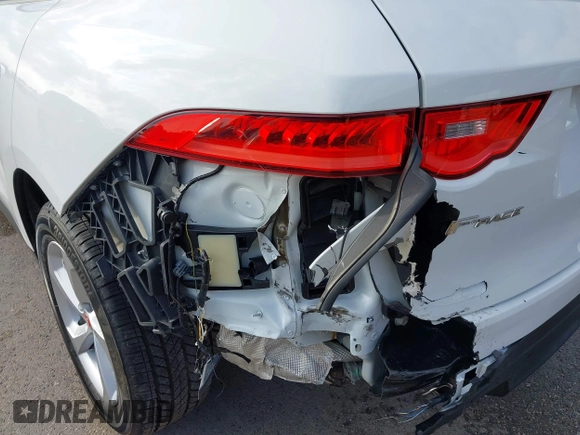 ✅ 2017 Jaguar F-Pace 35t Premium • VIN: SADCJ2BV5HA885823 • Lot: 43982908. Wystawiony na IAAI z przebiegiem 45 199 mil. Bezpłatny archiwum sprzedaży aukcyjnych z USA i szczegółowy raport historii pojazdu na DreamBid. Zdjęcie 6.