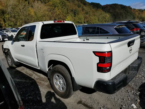 ✅ 2023 Nissan Frontier SV • VIN: 1N6ED1CMXPN640306 • Lot: 74680904. Wystawiony na Copart z przebiegiem 37 299 mil. Bezpłatny archiwum sprzedaży aukcyjnych z USA i szczegółowy raport historii pojazdu na DreamBid. Zdjęcie 2.