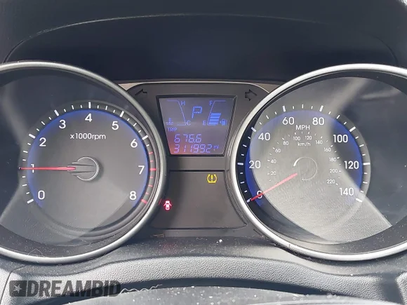 ✅ 2010 Hyundai Tucson GLS • VIN: KM8JUCACXAU107050 • Lot: 43187185. Wystawiony na IAAI z przebiegiem 311 992 mil. Bezpłatny archiwum sprzedaży aukcyjnych z USA i szczegółowy raport historii pojazdu na DreamBid. Zdjęcie 7.