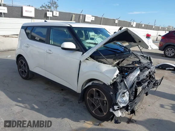 ✅ 2023 Kia Soul EX • VIN: KNDJ33AU2P7854827 • Лот: 44568017. Опубликован ранее на IAAI с пробегом 24 183 миль. Бесплатный доступ к архиву аукционных продаж из США и подробный отчёт об истории автомобиля на DreamBid. Изображение 1.