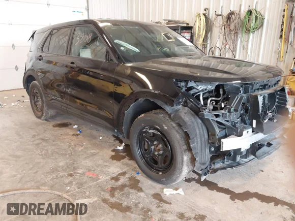 ✅ 2024 Ford Police Interceptor Utility • VIN: 1FM5K8AB2RGA25674 • Lot: 45173808. Wystawiony na IAAI z przebiegiem 27 479 mil. Bezpłatny archiwum sprzedaży aukcyjnych z USA i szczegółowy raport historii pojazdu na DreamBid. Zdjęcie 1.