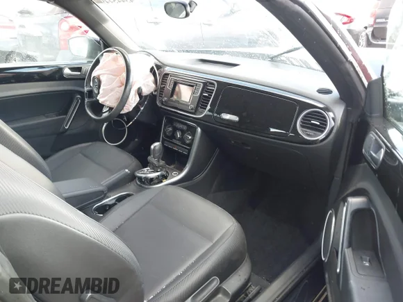✅ 2018 Volkswagen Beetle S • VIN: 3VW5DAAT9JM515678 • Лот: 43445449. Опубліковано раніше на IAAI з пробігом 30 356 миль. Безкоштовний доступ до архіву аукціонних продажів зі США та докладний звіт про історію автомобіля на DreamBid. Зображення 5.