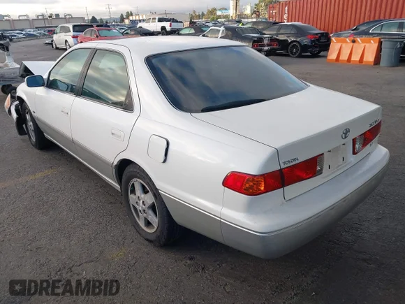 ✅ 2001 Toyota Camry LE • VIN: JT2BF28K710307796 • Lot: 43704970. Wystawiony na IAAI z przebiegiem 145 226 mil. Bezpłatny archiwum sprzedaży aukcyjnych z USA i szczegółowy raport historii pojazdu na DreamBid. Zdjęcie 3.