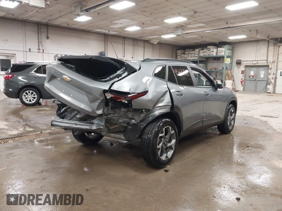 ✅ 2025 Chevrolet Trax LT • VIN: KL77LHEP7SC217330 • Lot: 43668782. Wystawiony na IAAI z przebiegiem Nie podano. Bezpłatny archiwum sprzedaży aukcyjnych z USA i szczegółowy raport historii pojazdu na DreamBid. Zdjęcie 4.