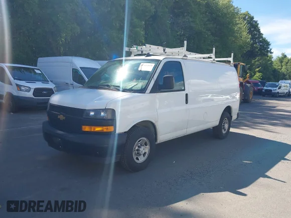 ✅ 2020 Chevrolet Express Cargo • VIN: 1GCWGAFP3L1230338 • Лот: 45418819. Опубліковано раніше на IAAI з пробігом 103 206 миль. Безкоштовний доступ до архіву аукціонних продажів зі США та докладний звіт про історію автомобіля на DreamBid. Зображення 2.