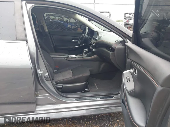 ✅ 2022 Nissan Sentra SR • VIN: 3N1AB8DV4NY311269 • Lot: 44958999. Wystawiony na IAAI z przebiegiem 88 138 mil. Bezpłatny archiwum sprzedaży aukcyjnych z USA i szczegółowy raport historii pojazdu na DreamBid. Zdjęcie 5.