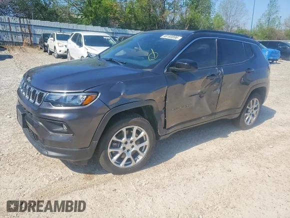 ✅ 2023 Jeep Compass Latitude Lux • VIN: 3C4NJDFN4PT563434 • Lot: 48183896. Wystawiony na Copart z przebiegiem 59 159 mil. Bezpłatny archiwum sprzedaży aukcyjnych z USA i szczegółowy raport historii pojazdu na DreamBid. Zdjęcie 1.