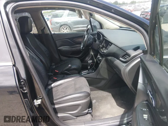 ✅ 2017 Buick Encore Preferred II • VIN: KL4CJBSB6HB151231 • Lot: 45241518. Wystawiony na IAAI z przebiegiem 91 551 mil. Bezpłatny archiwum sprzedaży aukcyjnych z USA i szczegółowy raport historii pojazdu na DreamBid. Zdjęcie 5.