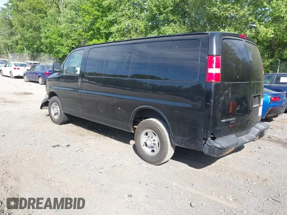 ✅ 2016 Chevrolet Express Passenger LS • VIN: 1GAWGEFF2G1173529 • Lot: 45284789. Wystawiony na IAAI z przebiegiem 106 417 mil. Bezpłatny archiwum sprzedaży aukcyjnych z USA i szczegółowy raport historii pojazdu na DreamBid. Zdjęcie 3.