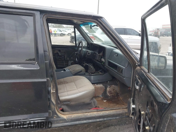 ✅ 1996 Jeep Cherokee Sport • VIN: 1J4FT68S3TL325023 • Lot: 44700265. Wystawiony na IAAI z przebiegiem 205 963 mil. Bezpłatny archiwum sprzedaży aukcyjnych z USA i szczegółowy raport historii pojazdu na DreamBid. Zdjęcie 5.