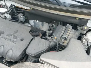 ✅ 2018 Mitsubishi Outlander ES • VIN: JA4AZ3A35JZ049366 • Lot: 42465394. Listed on IAAI with 118,991 mi. Free auction sales archive from the USA and detailed vehicle history report at DreamBid. Image 18.