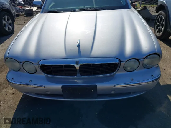 ✅ 2006 Jaguar XJ • VIN: SAJWA73C86TH01516 • Lot: 44327753. Wystawiony na IAAI z przebiegiem 143 506 mil. Bezpłatny archiwum sprzedaży aukcyjnych z USA i szczegółowy raport historii pojazdu na DreamBid. Zdjęcie 6.
