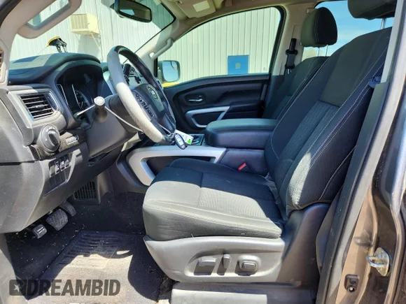 ✅ 2019 Nissan Titan SV • VIN: 1N6AA1E54KN529868 • Lot: 47294176. Wystawiony na Copart z przebiegiem 55 133 mil. Bezpłatny archiwum sprzedaży aukcyjnych z USA i szczegółowy raport historii pojazdu na DreamBid. Zdjęcie 7.