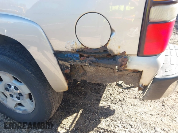 ✅ 2004 Chevrolet Suburban LS • VIN: 3GNFK16Z54G282046 • Lot: 43505465. Wystawiony na IAAI z przebiegiem Nie podano. Bezpłatny archiwum sprzedaży aukcyjnych z USA i szczegółowy raport historii pojazdu na DreamBid. Zdjęcie 6.