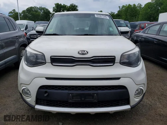 ✅ 2018 Kia Soul + • VIN: KNDJP3A55J7612652 • Lot: 55367346. Wystawiony na Copart z przebiegiem 150 580 mil. Bezpłatny archiwum sprzedaży aukcyjnych z USA i szczegółowy raport historii pojazdu na DreamBid. Zdjęcie 5.