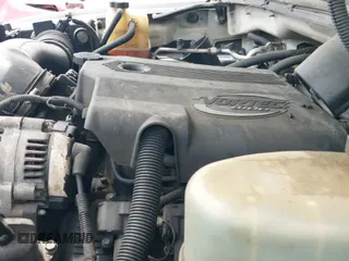 ✅ 2002 Chevrolet Silverado 2500HD LS • VIN: 1GCHC23G32F125153 • Lot: 42057473. Wystawiony na IAAI z przebiegiem 262 138 mil. Bezpłatny archiwum sprzedaży aukcyjnych z USA i szczegółowy raport historii pojazdu na DreamBid. Zdjęcie 12.