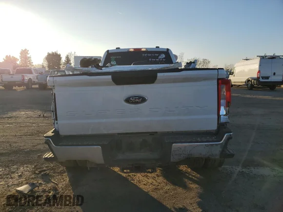 ✅ 2024 Ford F-350 XL • VIN: 1FT8W3DT5REC30446 • Lot: 88304145. Wystawiony na Copart z przebiegiem 23 260 mil. Bezpłatny archiwum sprzedaży aukcyjnych z USA i szczegółowy raport historii pojazdu na DreamBid. Zdjęcie 6.