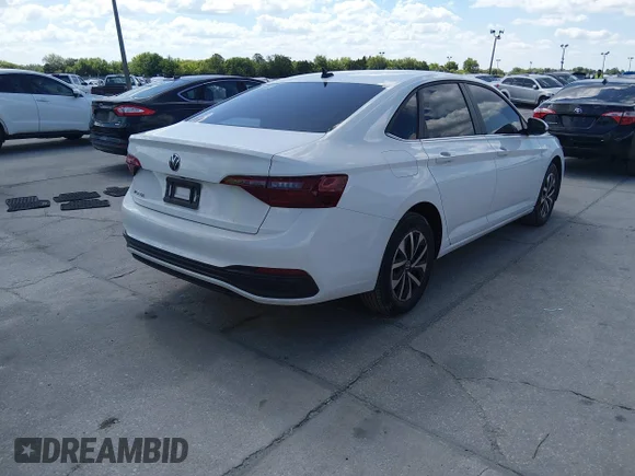 ✅ 2024 Volkswagen Jetta S • VIN: 3VW5M7BU9RM094924 • Лот: 44922910. Опубліковано раніше на IAAI з пробігом 26 678 миль. Безкоштовний доступ до архіву аукціонних продажів зі США та докладний звіт про історію автомобіля на DreamBid. Зображення 4.