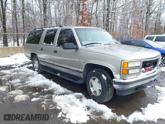 ✅ 1999 GMC Suburban • VIN: 3GKFK16R7XG535756 • Lot: 44439669. Wystawiony na IAAI z przebiegiem 228 749 mil. Bezpłatny archiwum sprzedaży aukcyjnych z USA i szczegółowy raport historii pojazdu na DreamBid. Zdjęcie 1.