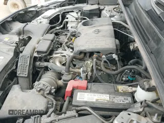 ✅ 2019 Toyota RAV4 XLE • VIN: JTMW1RFV1KJ015280 • Lot: 43494768. Wystawiony na IAAI z przebiegiem 111 020 mil. Bezpłatny archiwum sprzedaży aukcyjnych z USA i szczegółowy raport historii pojazdu na DreamBid. Zdjęcie 19.