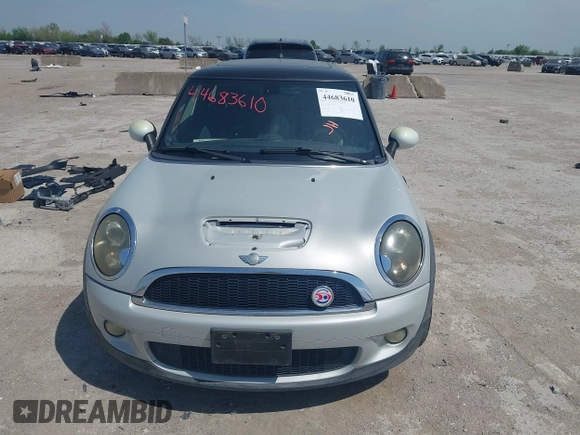 ✅ 2010 MINI Hardtop S • VIN: WMWMF7C50ATX42184 • Lot: 44683610. Wystawiony na IAAI z przebiegiem Nie podano. Bezpłatny archiwum sprzedaży aukcyjnych z USA i szczegółowy raport historii pojazdu na DreamBid. Zdjęcie 6.