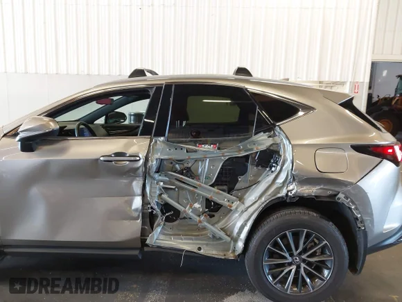 ✅ 2024 Lexus NX 350h • VIN: 2T2AKCEZ7RC018534 • Lot: 43492103. Wystawiony na IAAI z przebiegiem 21 036 mil. Bezpłatny archiwum sprzedaży aukcyjnych z USA i szczegółowy raport historii pojazdu na DreamBid. Zdjęcie 6.