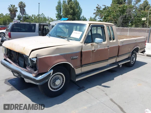 ✅ 1990 Ford F-250 • VIN: 1FTHX25G1LKB15229 • Лот: 42496757. Опубліковано раніше на IAAI з пробігом 74 489 миль. Безкоштовний доступ до архіву аукціонних продажів зі США та докладний звіт про історію автомобіля на DreamBid. Зображення 2.