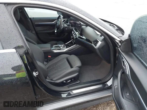 ✅ 2024 BMW i4 eDrive35 • VIN: WBY43AW06RFS58764 • Лот: 42165759. Опубліковано раніше на IAAI з пробігом 12 007 миль. Безкоштовний доступ до архіву аукціонних продажів зі США та докладний звіт про історію автомобіля на DreamBid. Зображення 5.