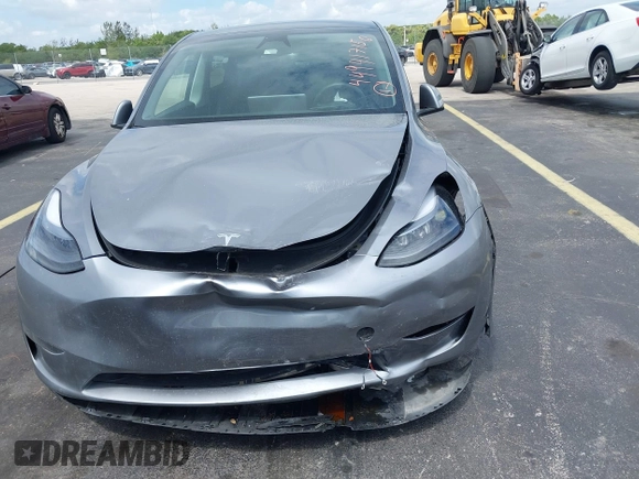 ✅ 2025 Tesla Model Y Long Range • VIN: 7SAYGDED5SA378904 • Lot: 44941715. Listed on IAAI with 14,753 mi. Free auction sales archive from the USA and detailed vehicle history report at DreamBid. Image 6.