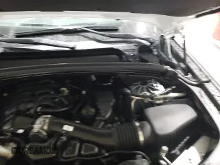 ✅ 2025 Jeep Grand Cherokee Limited • VIN: 1C4RJKBGXS8716807 • Lot: 93369155. Wystawiony na Copart z przebiegiem 4 946 mil. Bezpłatny archiwum sprzedaży aukcyjnych z USA i szczegółowy raport historii pojazdu na DreamBid. Zdjęcie 16.